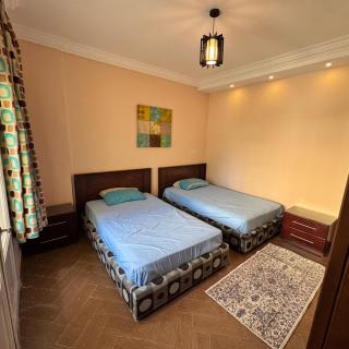 Best location Retreat GF 2BR - 1