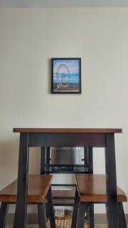 Stylish Makati Studio with Pool near Airport & BGC - 9