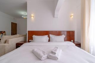 Nest on West - 4