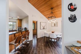 Multi-level home with private hot tub decks and SHARC passes provided - 7