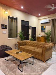 Red Flag Rusk Studio 1RK Ayuwan Singh Nagar Near Airport - 0
