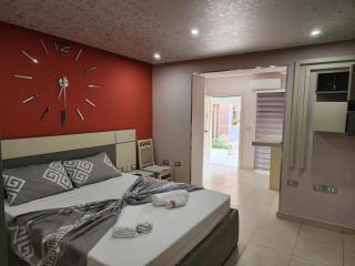 21 Dhjetori Cozy Room Private Bath & Mini Bar - 7