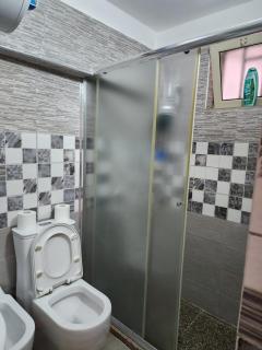 21 Dhjetori Cozy Room Private Bath & Mini Bar - 4