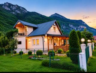 Breti's GuestHouse - 0