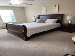 Relaxing Modern 3 BR Home - Queen Bd - North JAX - 1