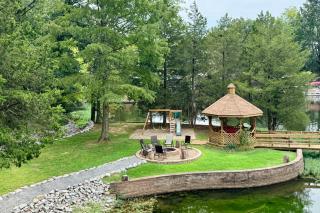 Stylish 4BR Lakefront Cabin w Hot Tub - 0