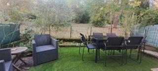 Charmant appartement avec jardin et terrasse comprenant 2 chambres au calme à proximité du centre ville, à 5 minutes du Lac du Salagou - 0