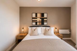 Leeds City Skyline Views - 2 Bed Flat - 3