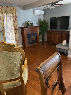 Friends and Family 3-Bedroom House - 4