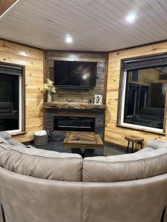 The White Oak Cabin at Cabins of Wolf Pen Gap - Mena - 1
