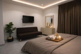 Bèlla 1 BR Apartment Gulberg MM Alam Lahore Pool - 7