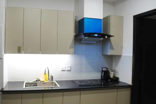 Bèlla 1 BR Apartment Gulberg MM Alam Lahore Pool - 3