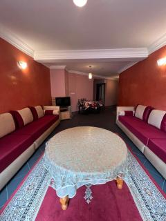 Spacious 3BR City Center Apt Near Beach - Wi-Fi - 8