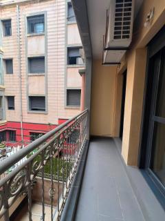 Spacious 3BR City Center Apt Near Beach - Wi-Fi - 7