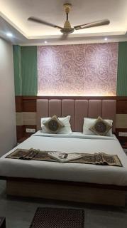 Hotel Radha Rani Palace - Near Sea Beach Puri & Temple - 0
