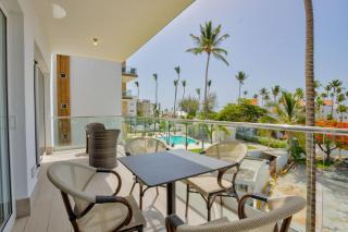 NEW UNIT WITH BEACH AND POOL ACCESS - N B301 - 7