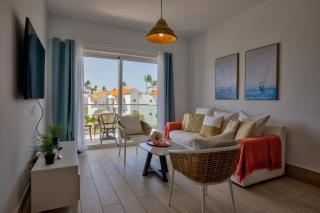 NEW UNIT WITH BEACH AND POOL ACCESS - N B301 - 1