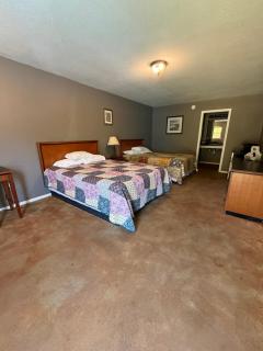 The Pines Room 2 - 9