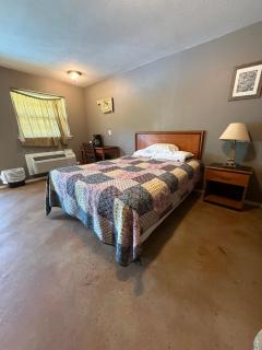 The Pines Room 2 - 8