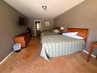 The Pines Room 4 - 8