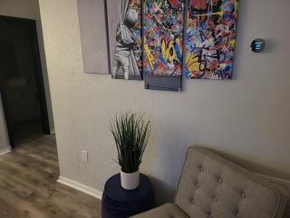 Beautiful Contemporary Suite #16 - 2