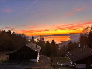 Chalet with stunning lake view - 0