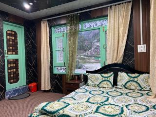 M K River Breeze Guest House Gurez - 2