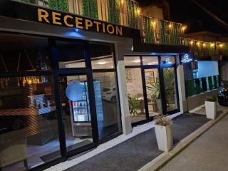 Uniluxury Hotel Prishtina - 9