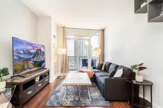 Executive 2BR 2BATH Condo with Lakeview Steps from SQ1 - 6