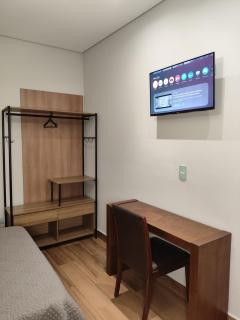 Suite 2 - 8
