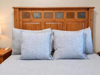 Unwind at Riverstone Loft - 5