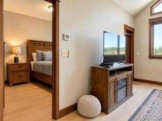 Unwind at Riverstone Loft - 1