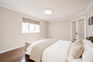 Upper-Level Classic House in Richmond Hill - 8