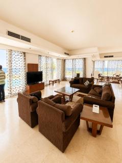Beachfront Mansion with a private pool in Hadaba - 0
