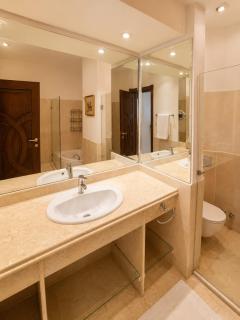 Beachfront Mansion with a private pool in Hadaba - 9
