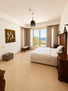 Beachfront Mansion with a private pool in Hadaba - 5