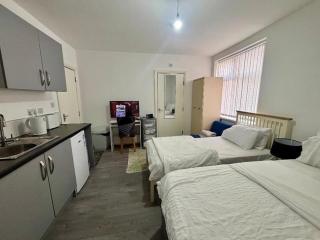 Homes Rentals Studio flat Sleeps 3 with WiFi - 0