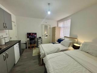 Homes Rentals Studio flat Sleeps 3 with WiFi - 9