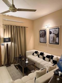 Luxury Modern Apartment, Steps from F-11 Markaz - 7