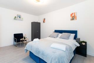 Spacious 4 Bedroom house in Leeds - Sleeps 7 - 9