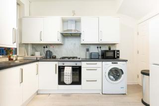 Spacious 4 Bedroom house in Leeds - Sleeps 7 - 7
