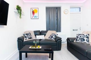 Spacious 4 Bedroom house in Leeds - Sleeps 7 - 3