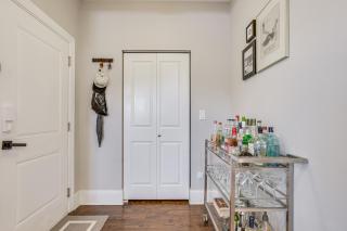 Beautiful Condo in the Middle of Andersonville - 2