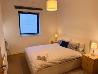 Modern Spacious 1 Bed Apartment - 4