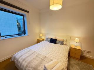 Modern Spacious 1 Bed Apartment - 7