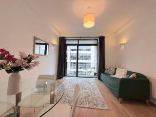 Modern Spacious 1 Bed Apartment - 8