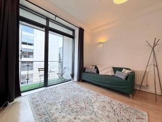 Modern Spacious 1 Bed Apartment - 9