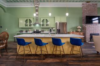 Walkable Downtown Marion Luxury Suite - 6