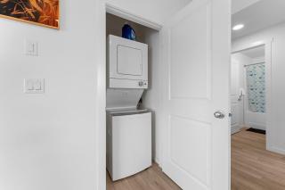 Modern Cozy Haven in Secord - 3