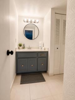 EcoStays Comfort Apartment Near Miami Airport 301 - 4